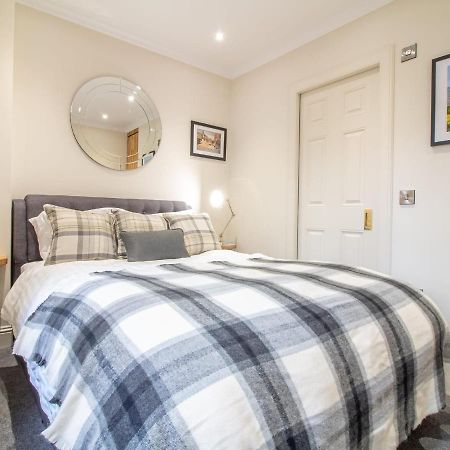 Luxury Royal Mile Apartment By The Castle - Sleeps 4 Edinburg Exteriör bild