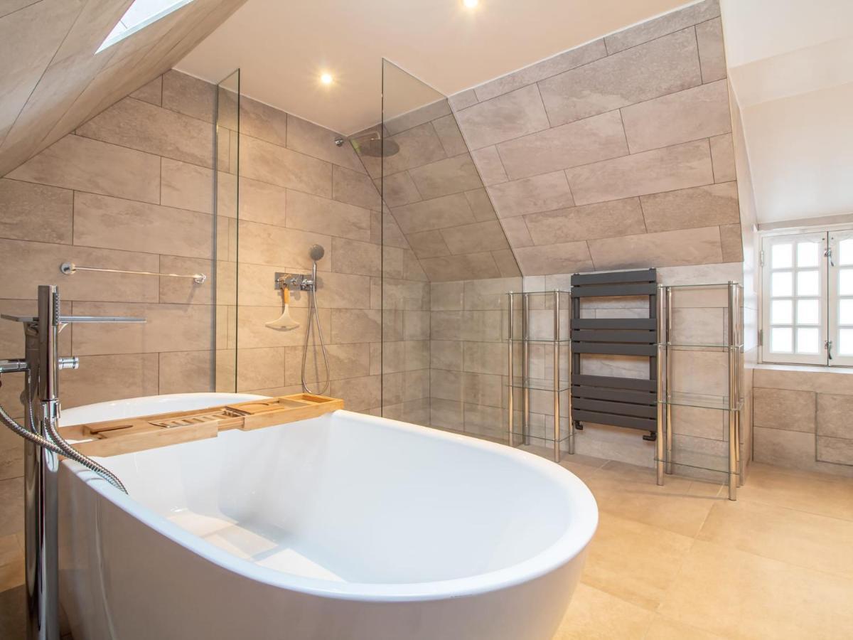 Luxury Royal Mile Apartment By The Castle - Sleeps 4 Edinburg Exteriör bild