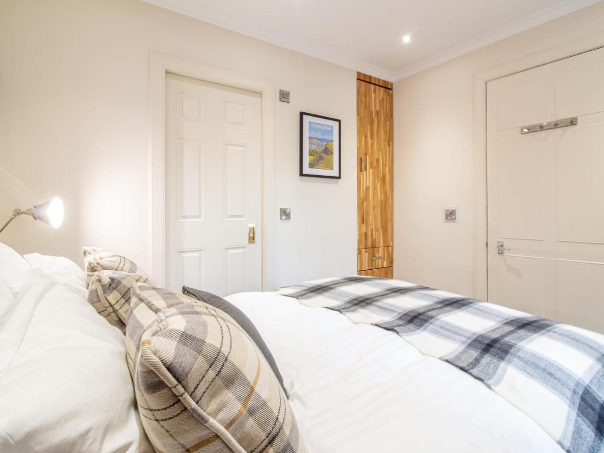 Luxury Royal Mile Apartment By The Castle - Sleeps 4 Edinburg Exteriör bild