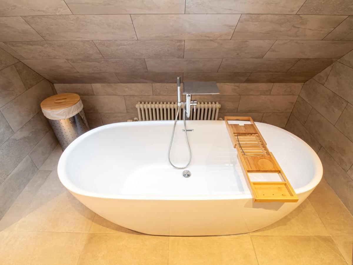 Luxury Royal Mile Apartment By The Castle - Sleeps 4 Edinburg Exteriör bild