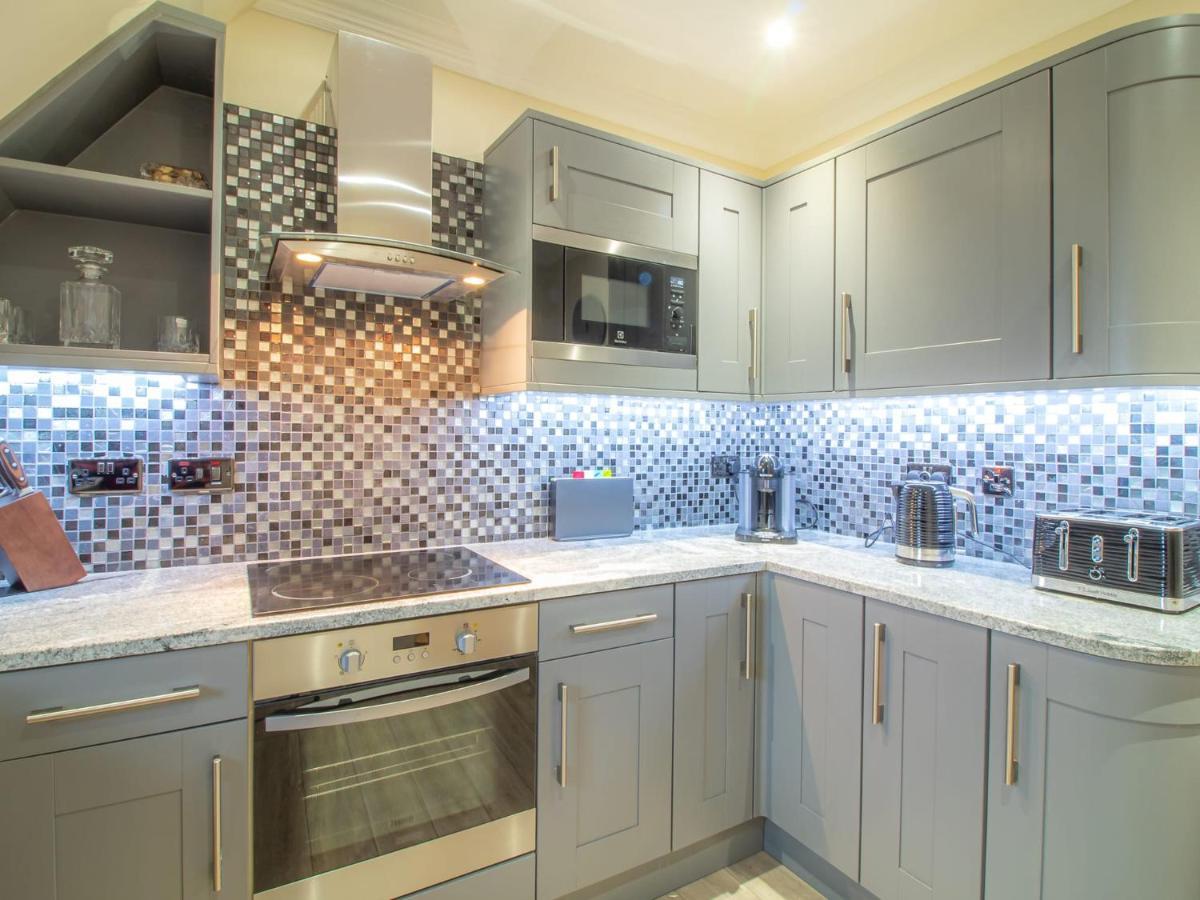 Luxury Royal Mile Apartment By The Castle - Sleeps 4 Edinburg Exteriör bild