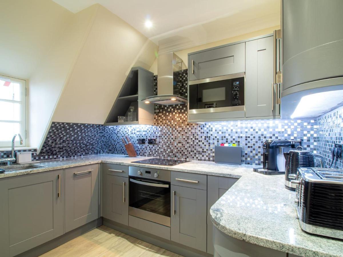 Luxury Royal Mile Apartment By The Castle - Sleeps 4 Edinburg Exteriör bild